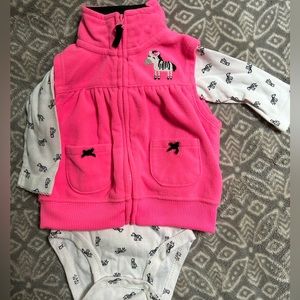 Carter’s baby girl long sleeve onesie & fleece vest. Size 6 months.